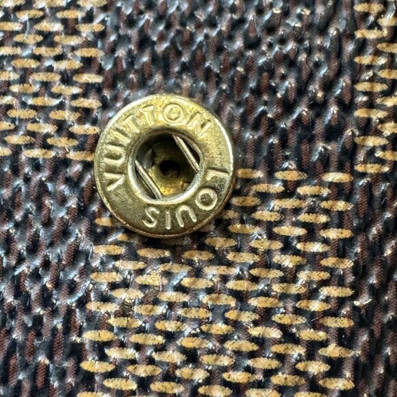 Louis Vuitton Keyholder - Picture 7 of 8